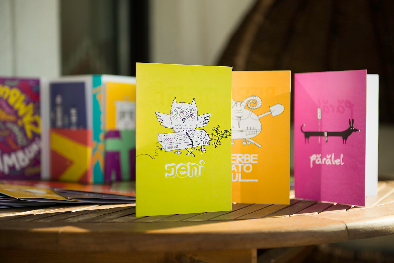 Zâmburi cards on table