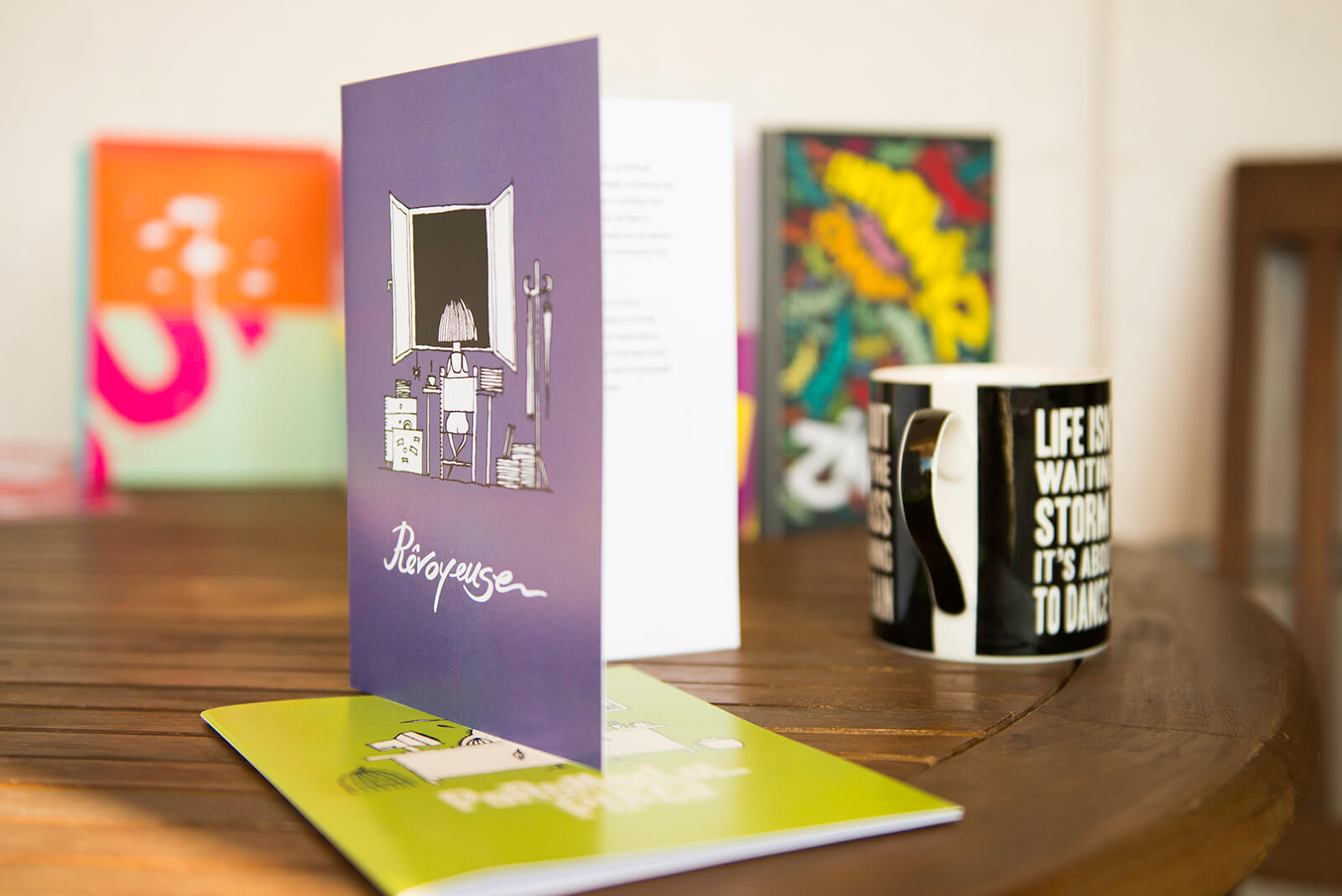 Zâmburi card on table