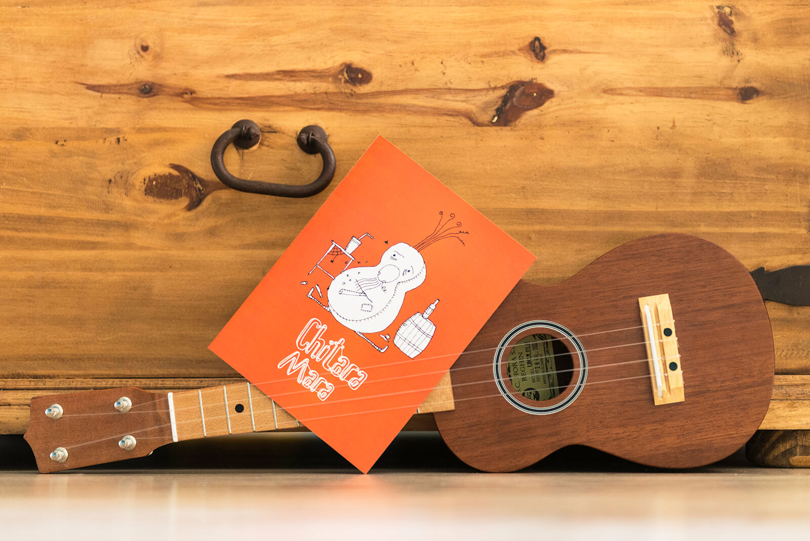 Zâmburi card with guitar